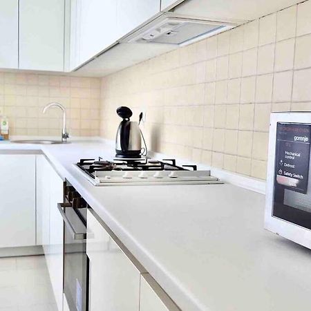 White&Light Flat Near Gulliver Киев Екстериор снимка